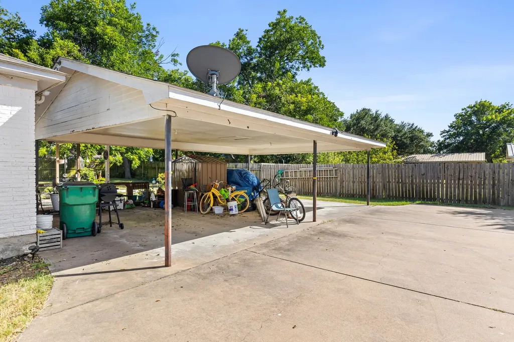 413 S Tyler Street Mcgregor TX 76657