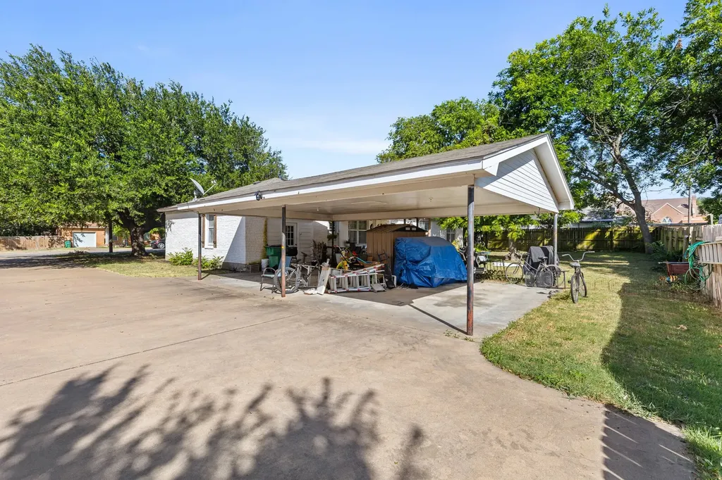 413 S Tyler Street Mcgregor TX 76657
