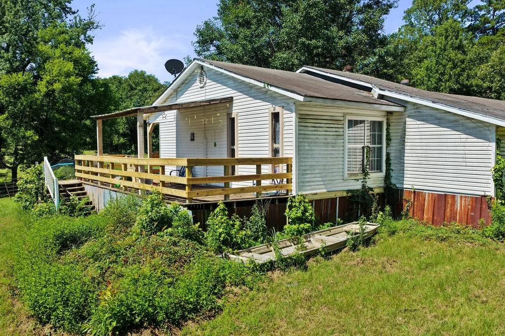 1710 County Road 2928 Hughes Springs TX 75656