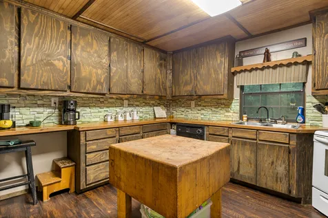 1710 County Road 2928 Hughes Springs TX 75656