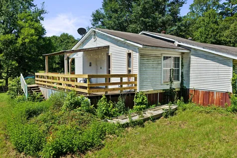 1710 County Road 2928 Hughes Springs TX 75656