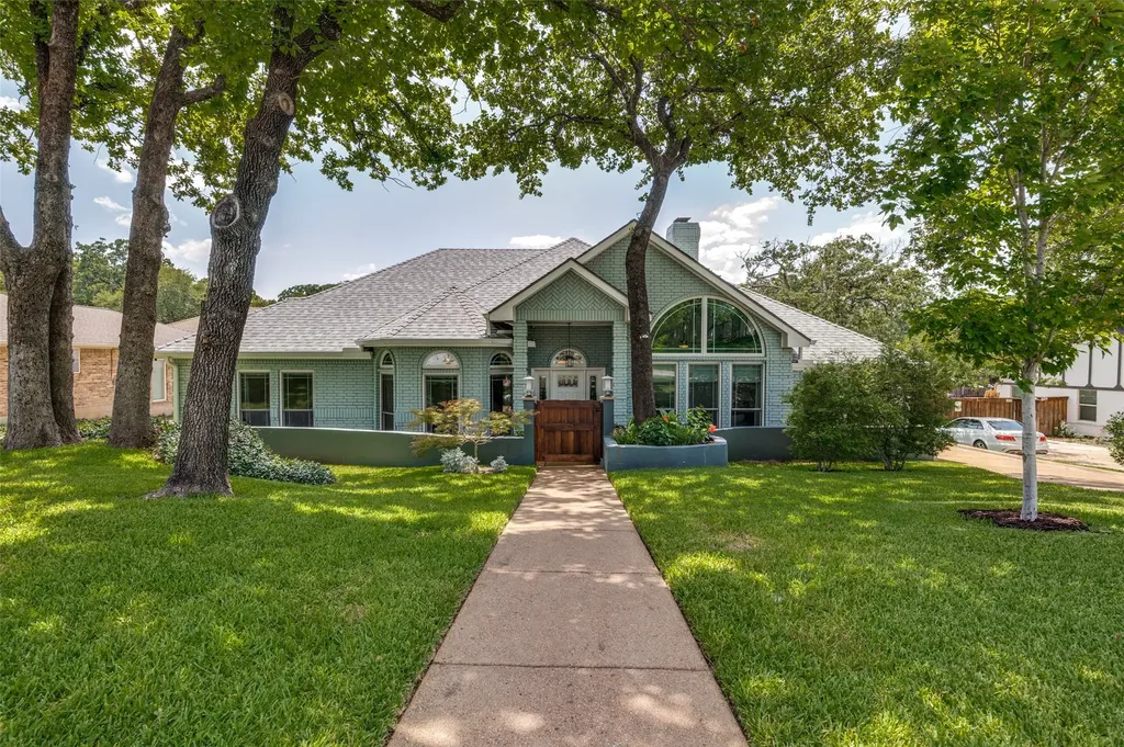 2708 Monarch Drive Arlington TX 76006