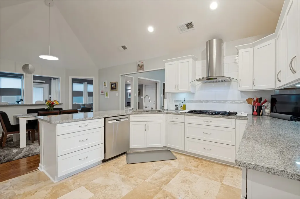 2708 Monarch Drive Arlington TX 76006