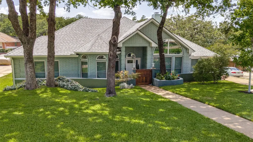 2708 Monarch Drive Arlington TX 76006