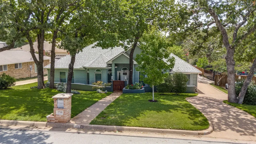 2708 Monarch Drive Arlington TX 76006