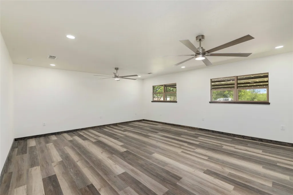 809 W Liveoak Street Coleman TX 76834