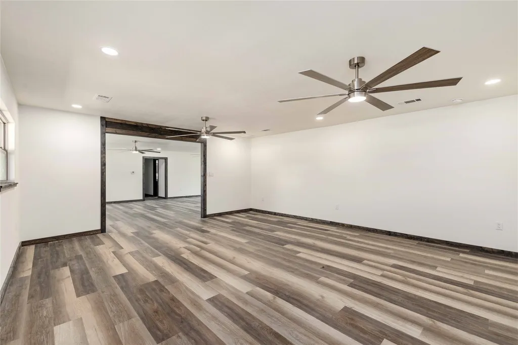 809 W Liveoak Street Coleman TX 76834