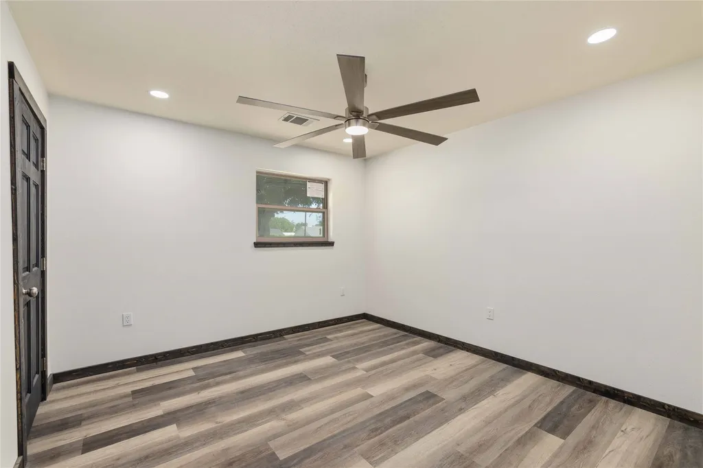 809 W Liveoak Street Coleman TX 76834