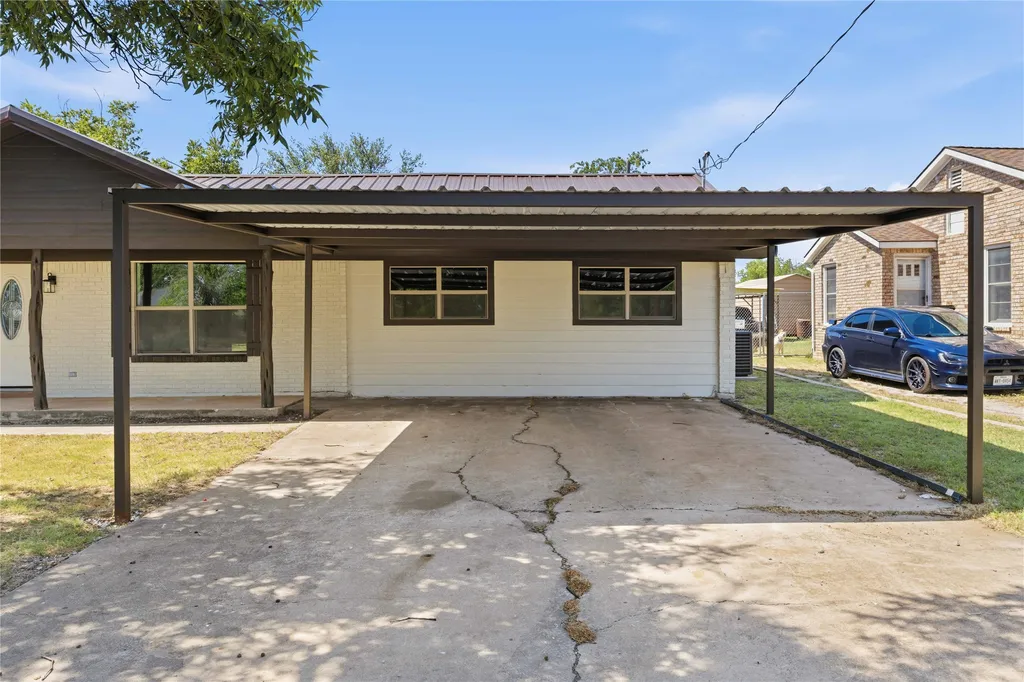 809 W Liveoak Street Coleman TX 76834