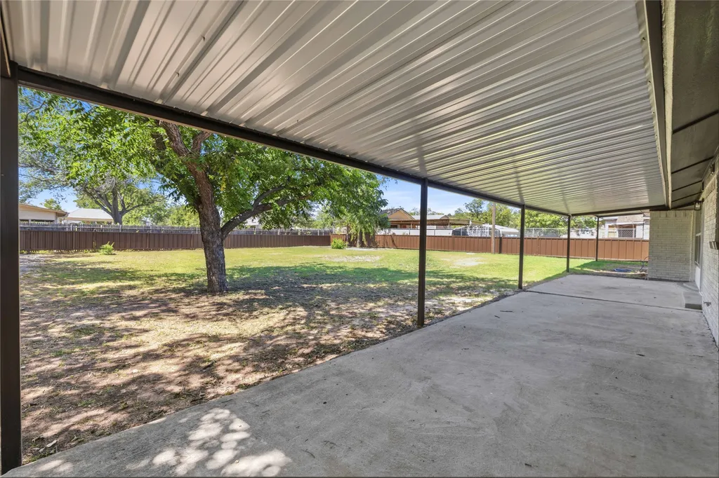 809 W Liveoak Street Coleman TX 76834