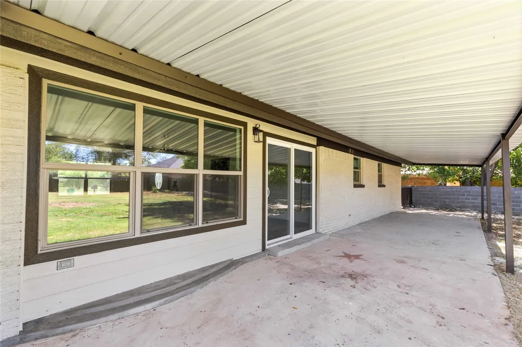 809 W Liveoak Street Coleman TX 76834