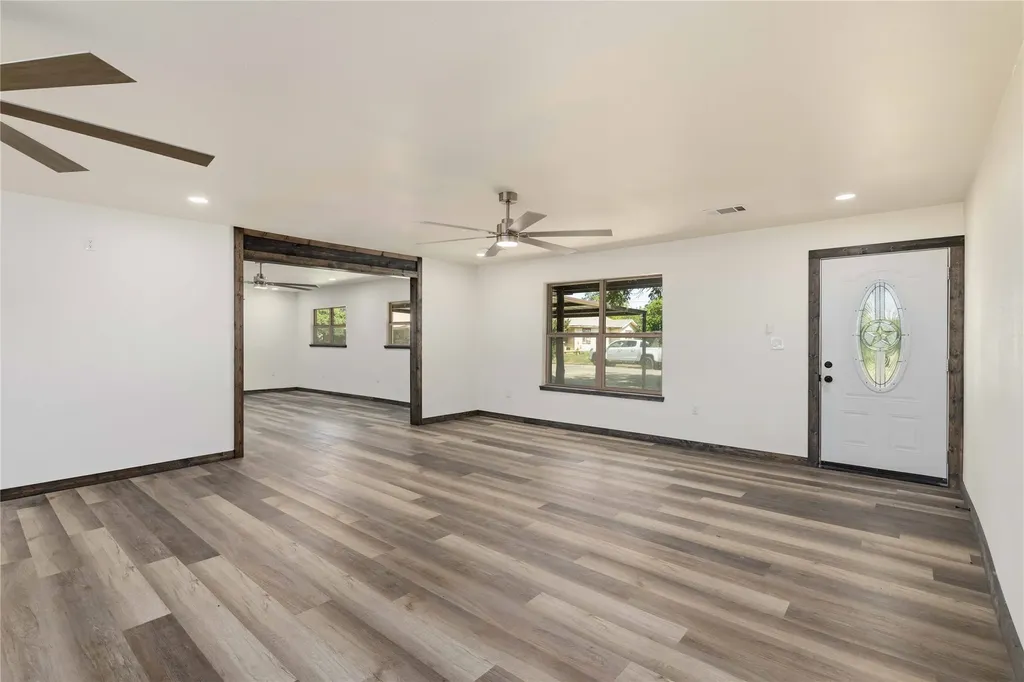 809 W Liveoak Street Coleman TX 76834