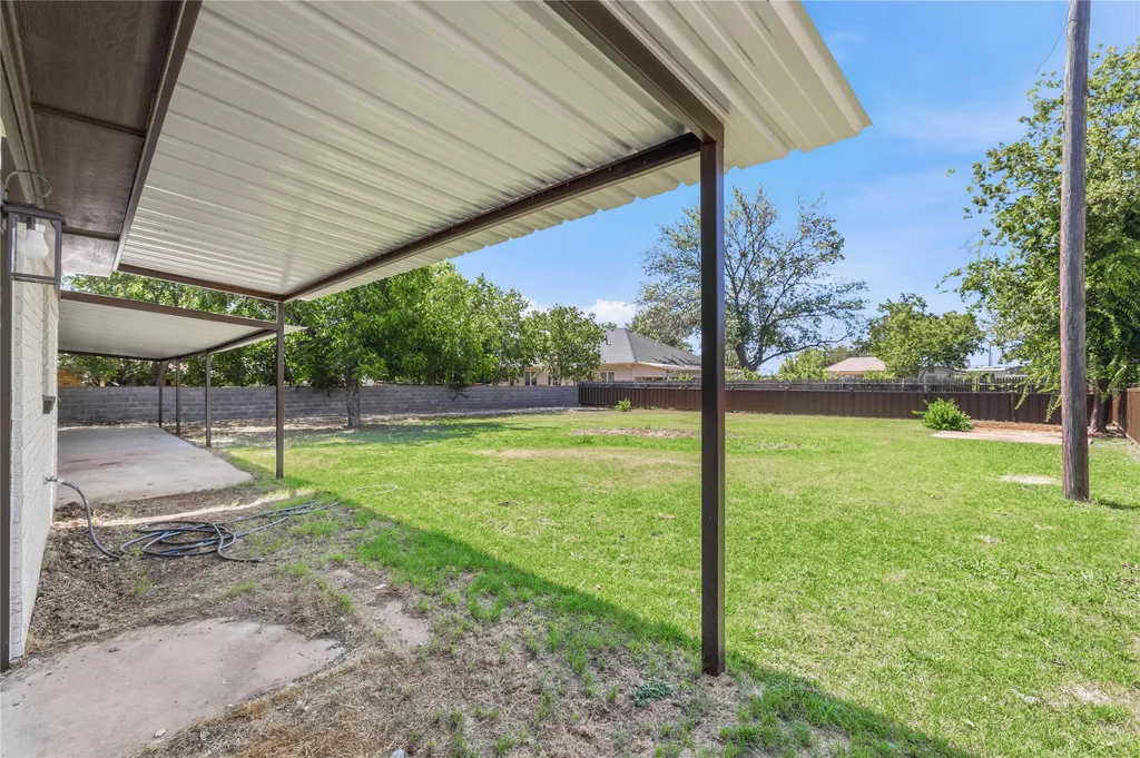 809 W Liveoak Street Coleman TX 76834