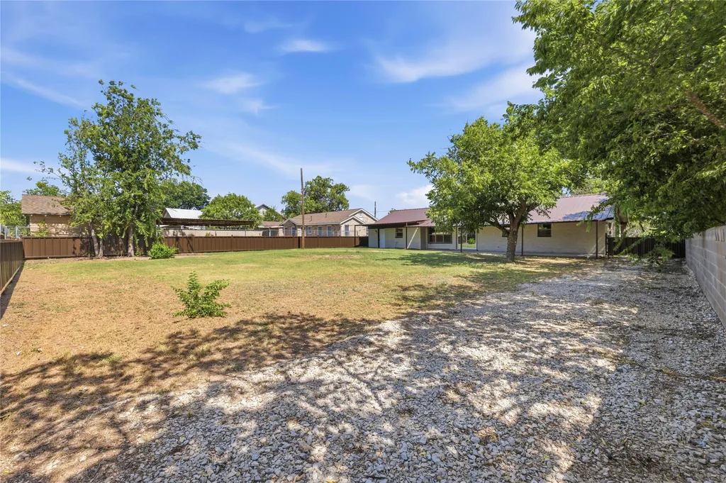 809 W Liveoak Street Coleman TX 76834