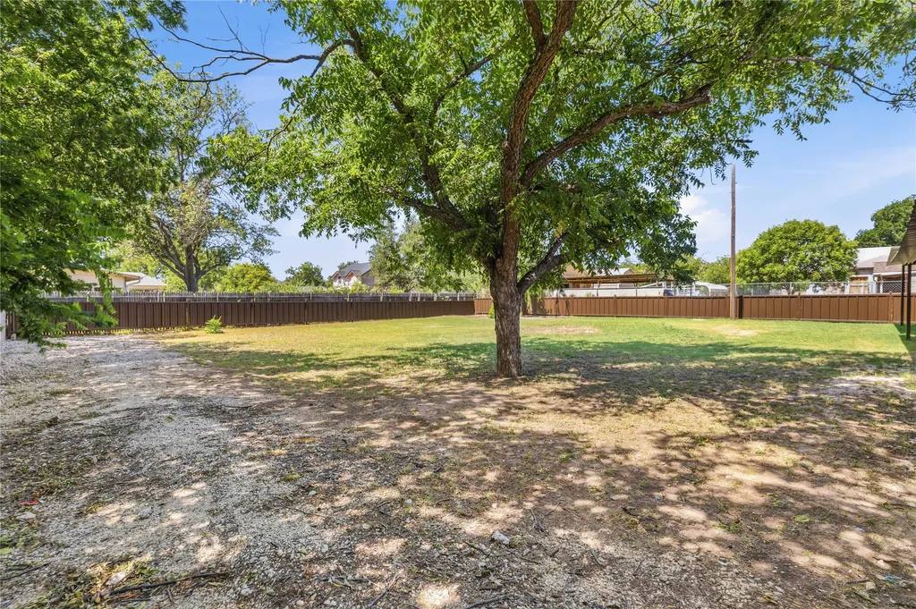 809 W Liveoak Street Coleman TX 76834