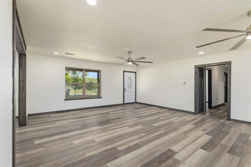 809 W Liveoak Street Coleman TX 76834