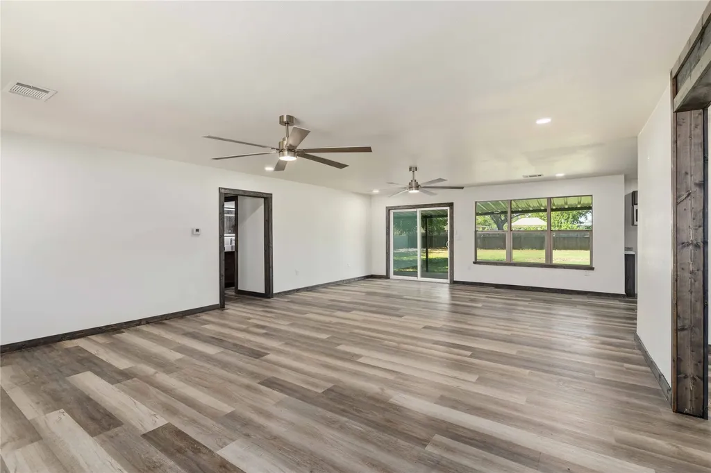 809 W Liveoak Street Coleman TX 76834