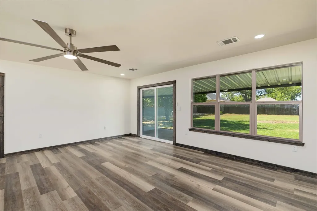 809 W Liveoak Street Coleman TX 76834