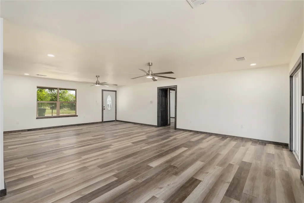 809 W Liveoak Street Coleman TX 76834
