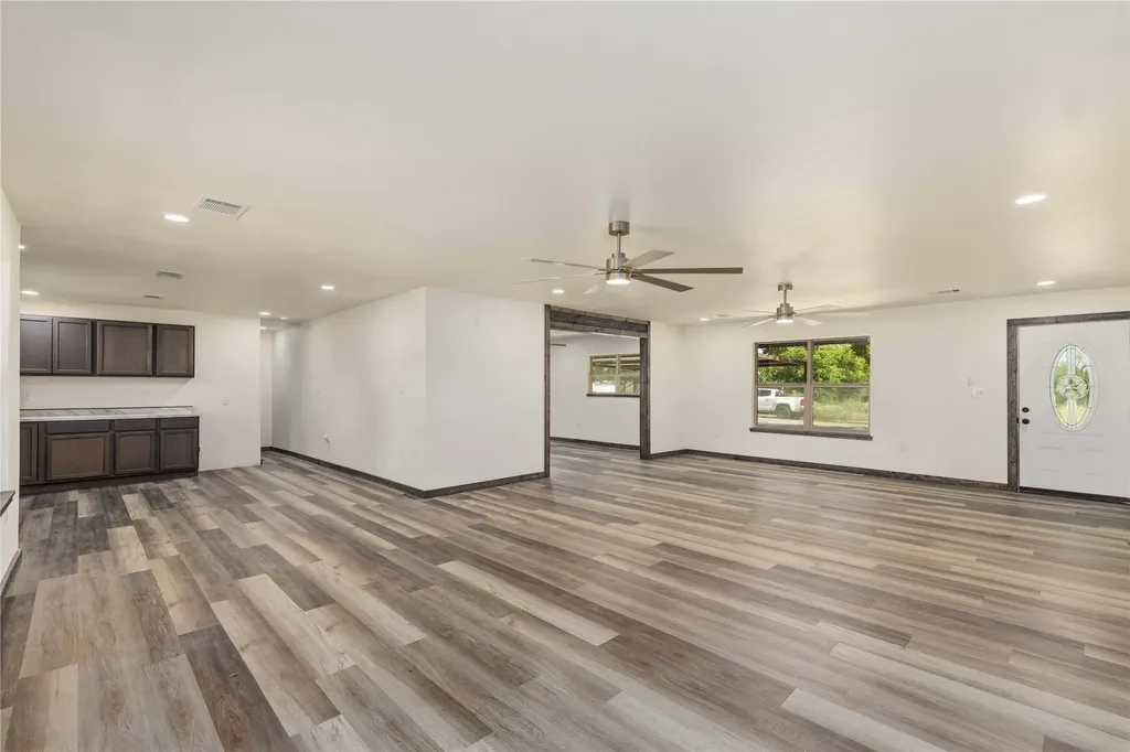 809 W Liveoak Street Coleman TX 76834