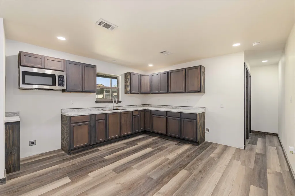 809 W Liveoak Street Coleman TX 76834