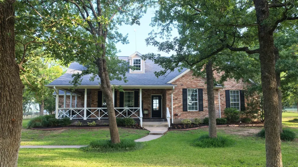 443 County Road 3342 Paradise TX 76073