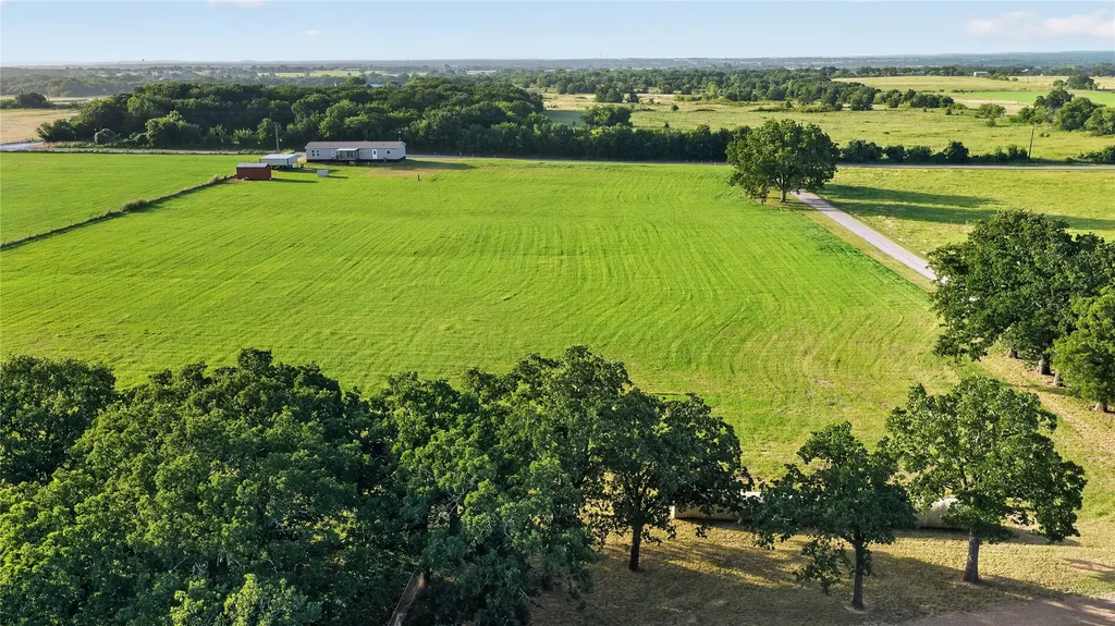 443 County Road 3342 Paradise TX 76073