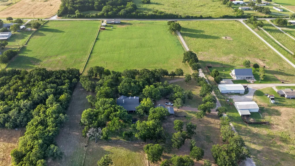 443 County Road 3342 Paradise TX 76073