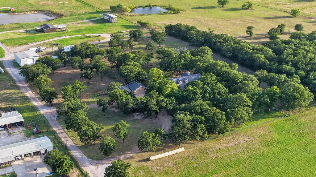 443 County Road 3342 Paradise TX 76073