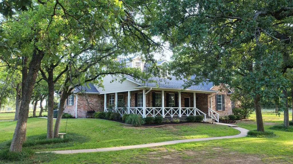 443 County Road 3342 Paradise TX 76073