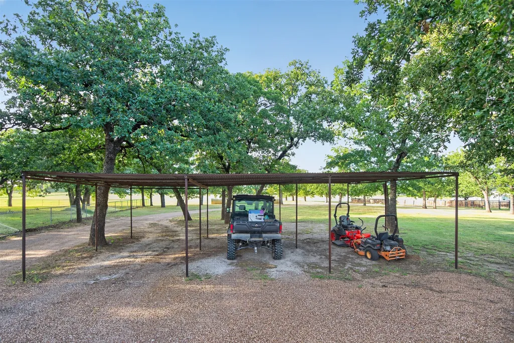 443 County Road 3342 Paradise TX 76073