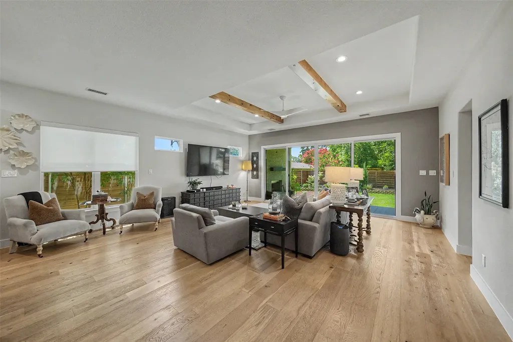 1209 Hilltop Drive Grapevine TX 76051