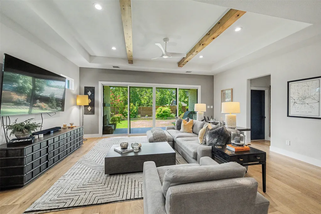 1209 Hilltop Drive Grapevine TX 76051