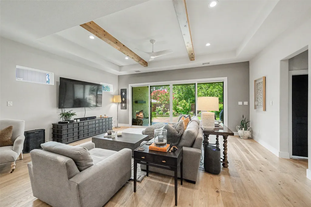 1209 Hilltop Drive Grapevine TX 76051
