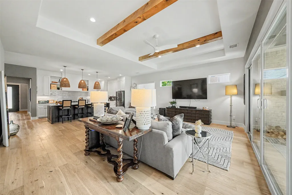 1209 Hilltop Drive Grapevine TX 76051
