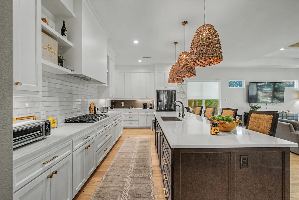 1209 Hilltop Drive Grapevine TX 76051