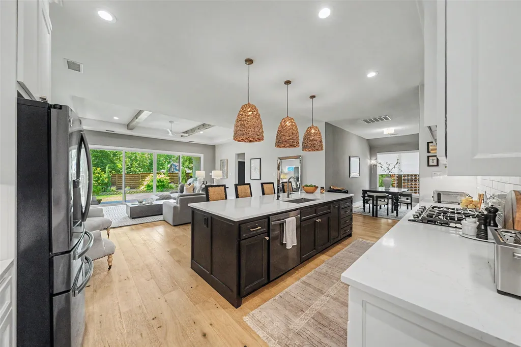 1209 Hilltop Drive Grapevine TX 76051