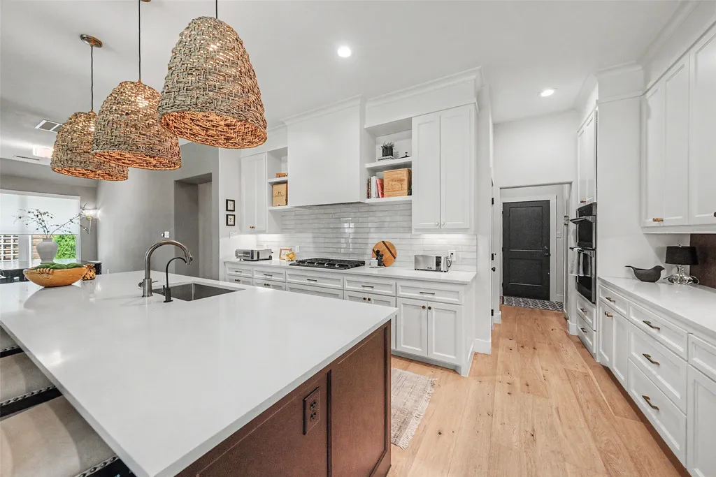 1209 Hilltop Drive Grapevine TX 76051