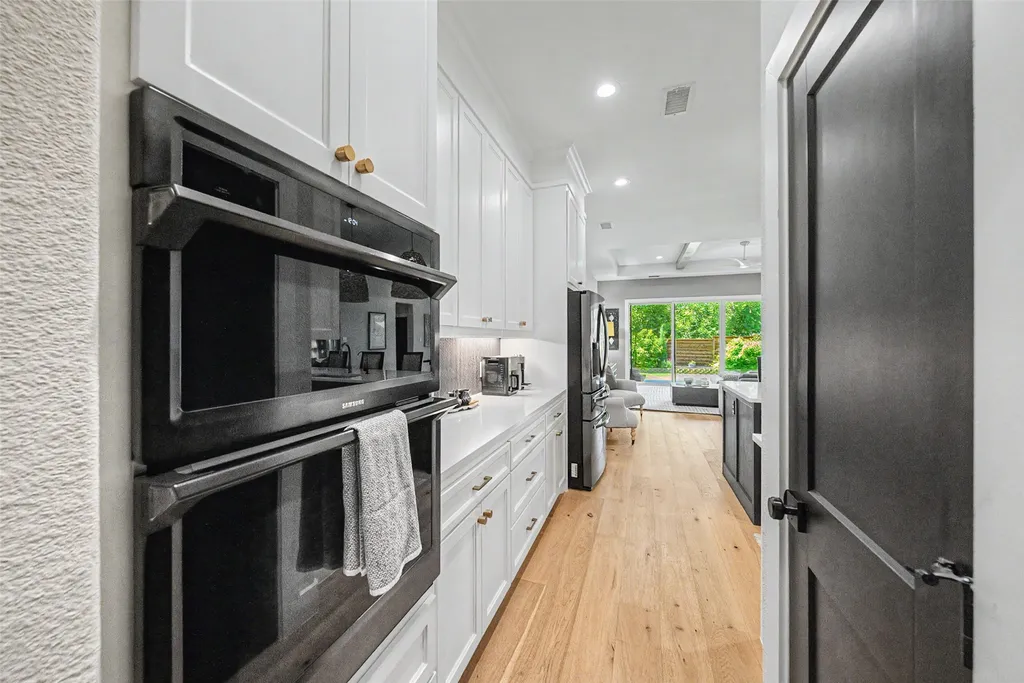 1209 Hilltop Drive Grapevine TX 76051