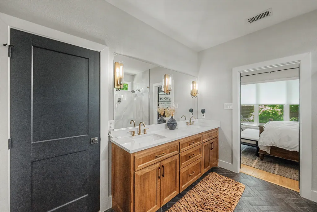 1209 Hilltop Drive Grapevine TX 76051