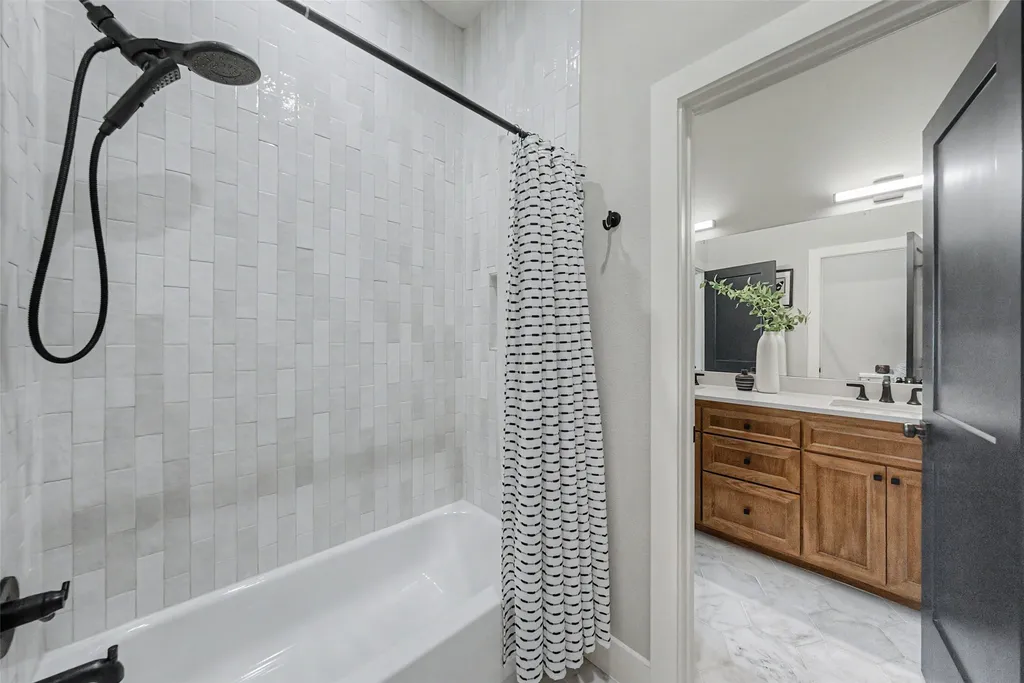 1209 Hilltop Drive Grapevine TX 76051