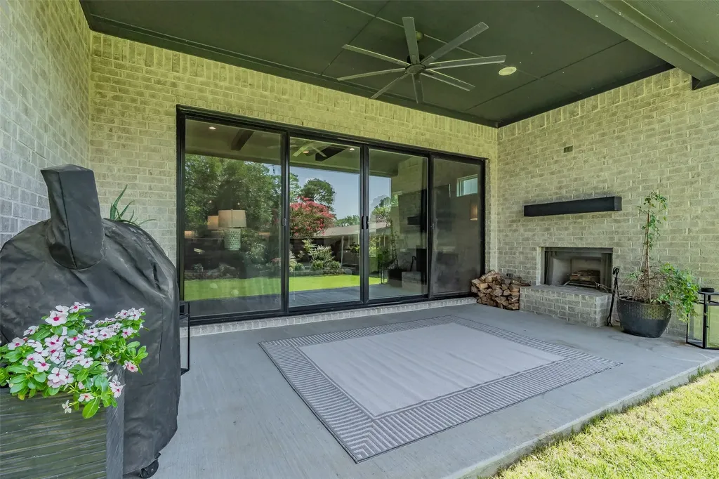 1209 Hilltop Drive Grapevine TX 76051