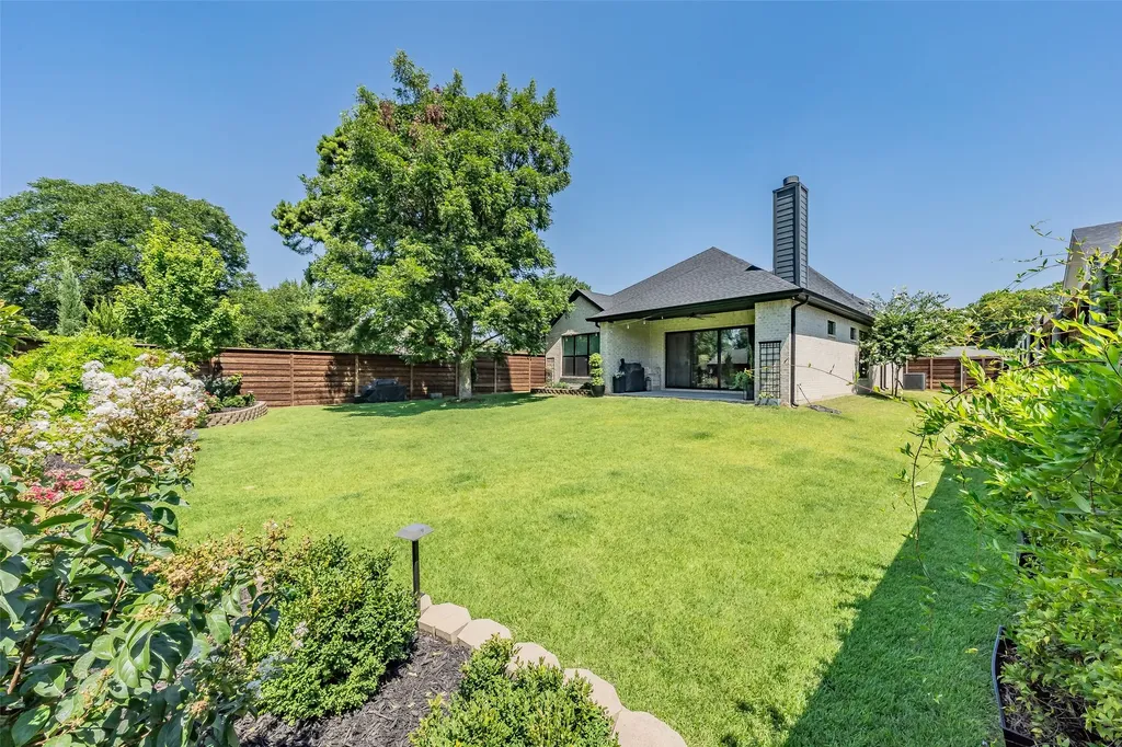 1209 Hilltop Drive Grapevine TX 76051