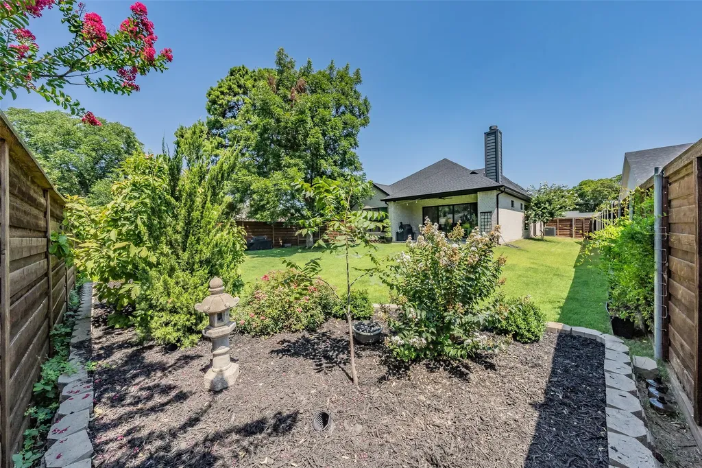 1209 Hilltop Drive Grapevine TX 76051