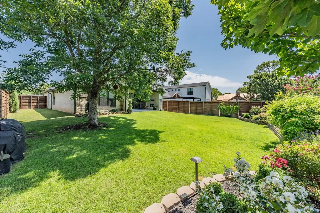 1209 Hilltop Drive Grapevine TX 76051