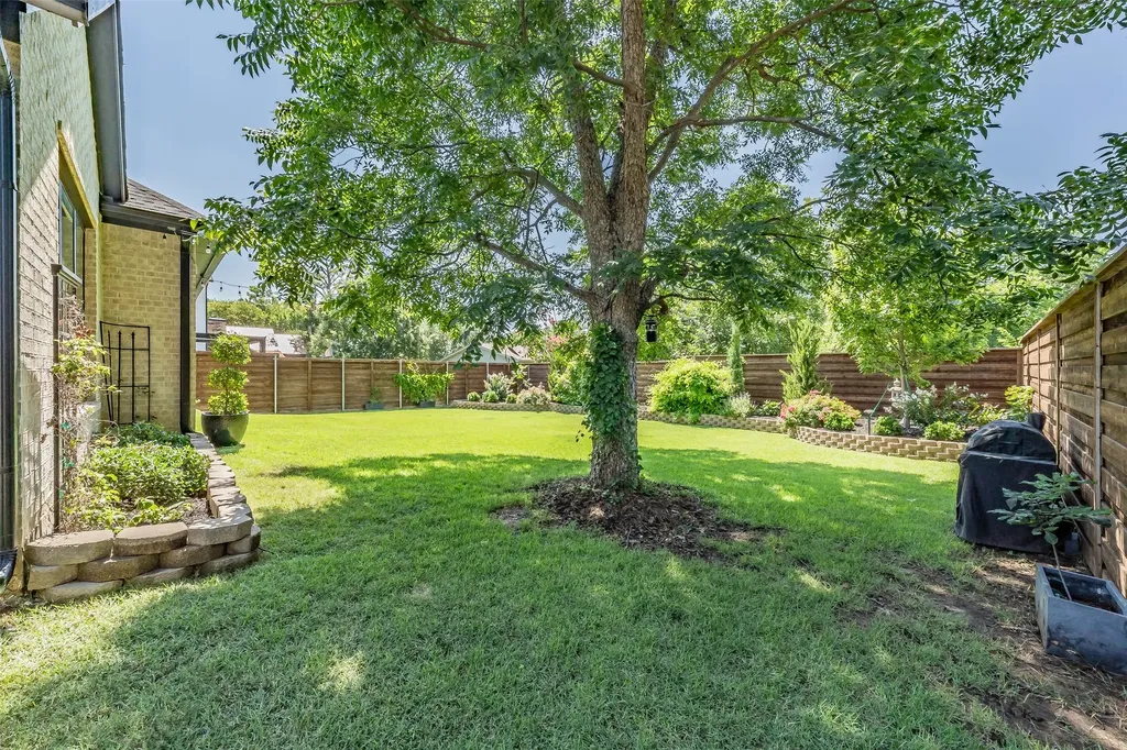 1209 Hilltop Drive Grapevine TX 76051