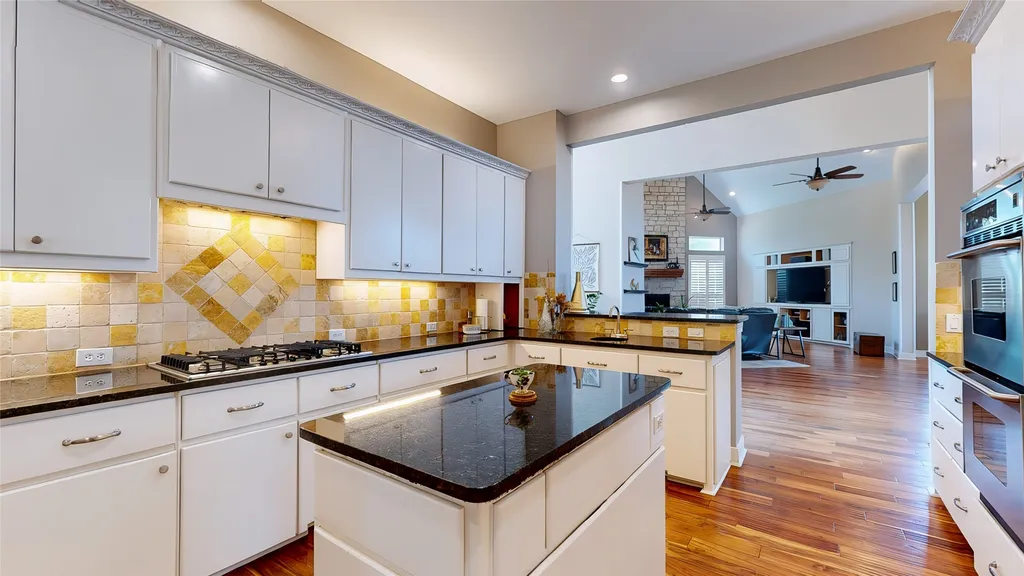 3107 Hillside Drive Highland Village TX 75077