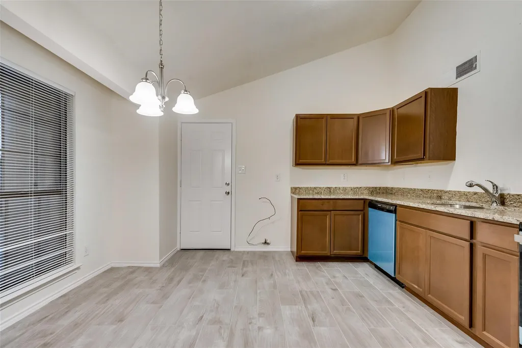 2315 Sunflower Drive Arlington TX 76014