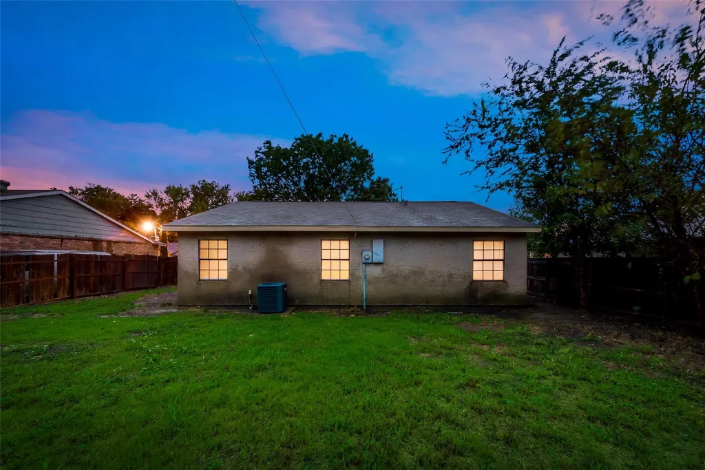 2315 Sunflower Drive Arlington TX 76014