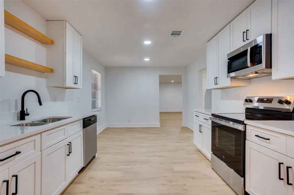 1614 Dakota Drive Garland TX 75043